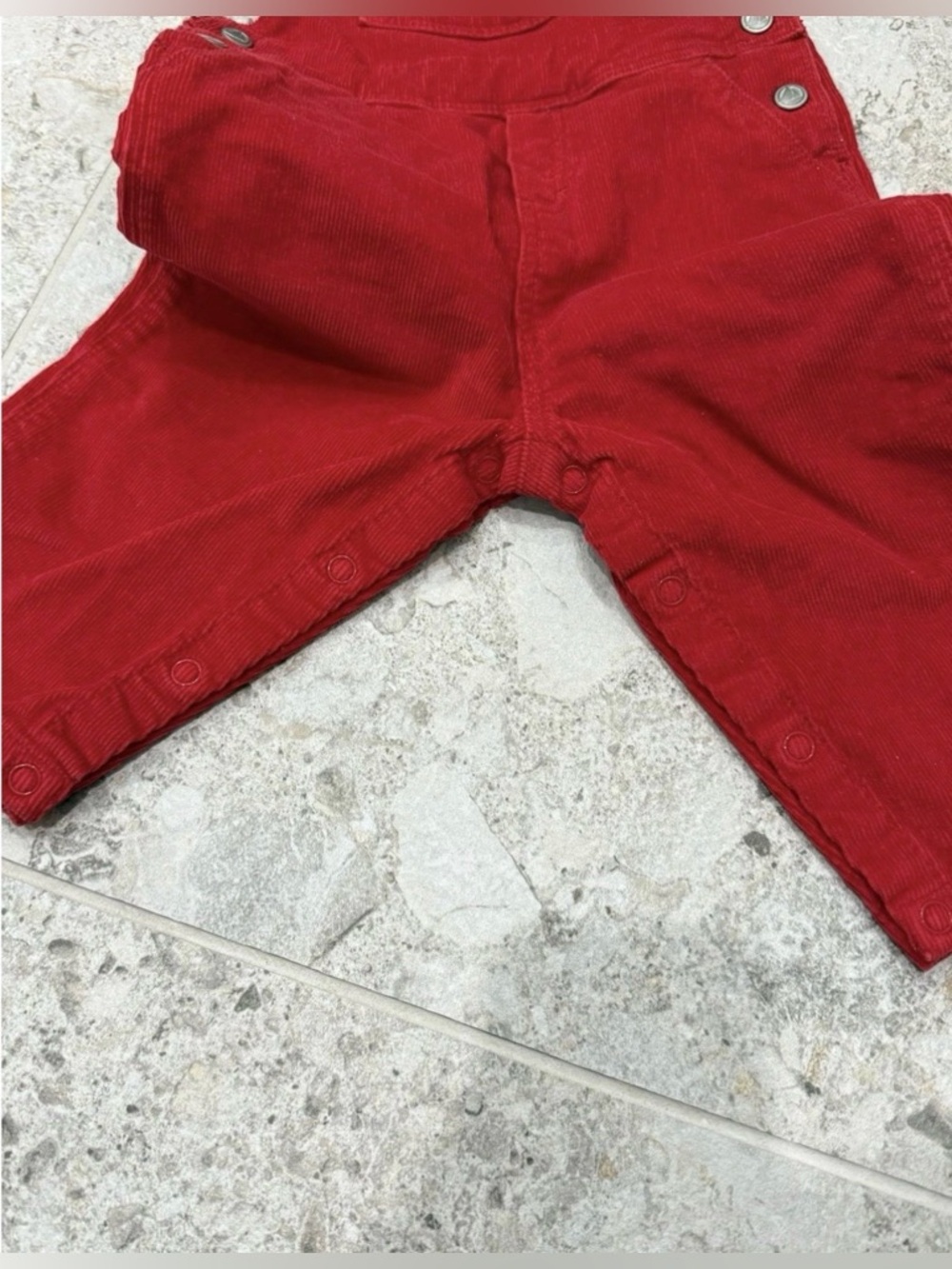 Petit Bateau Red Corduroy Infant Overalls Size: 6 months / 67 cm - Picture 7 of 8